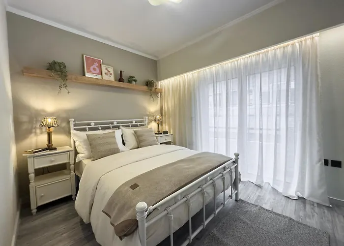 Ixia Home