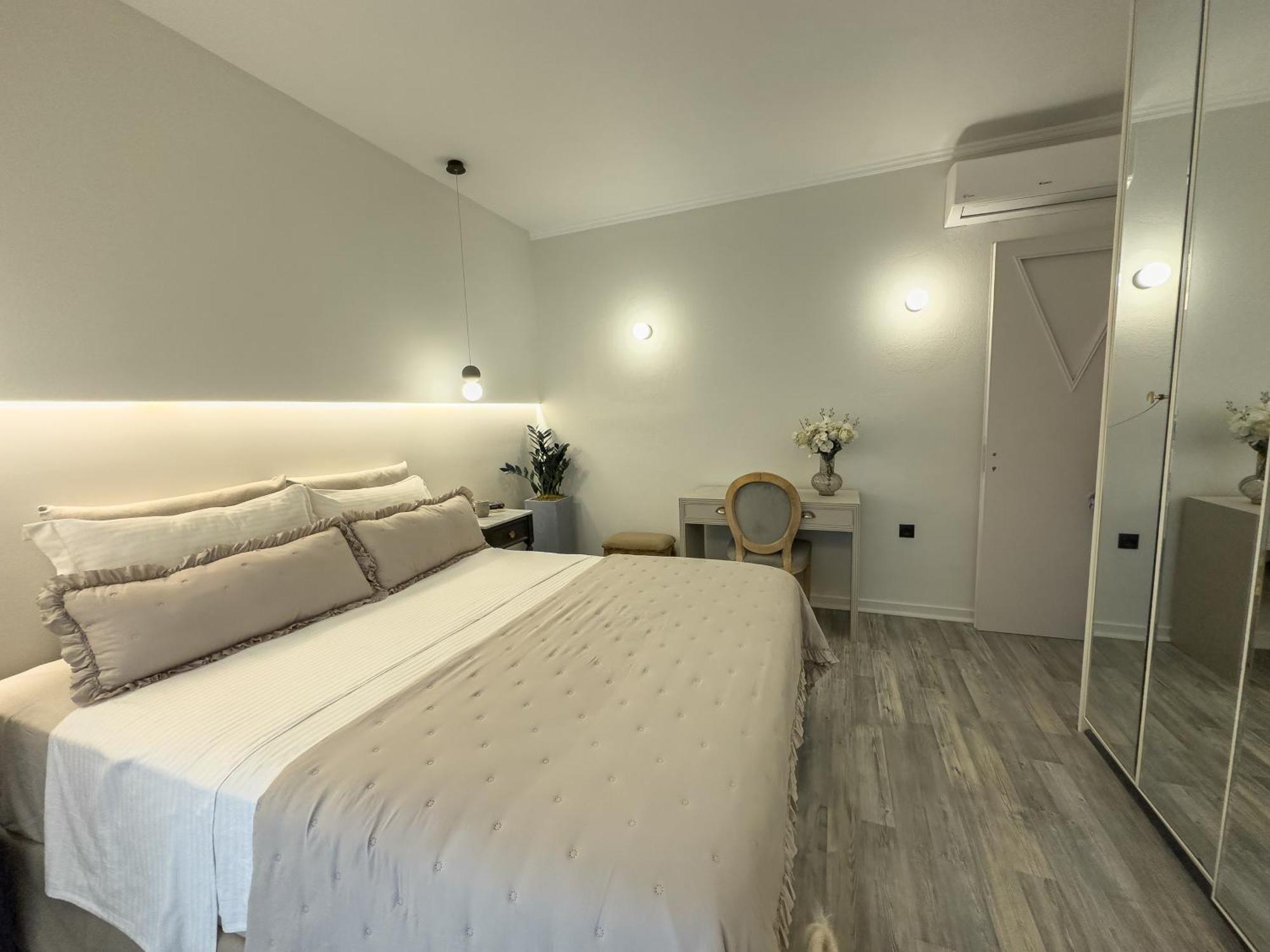 Apartment Ixia Home