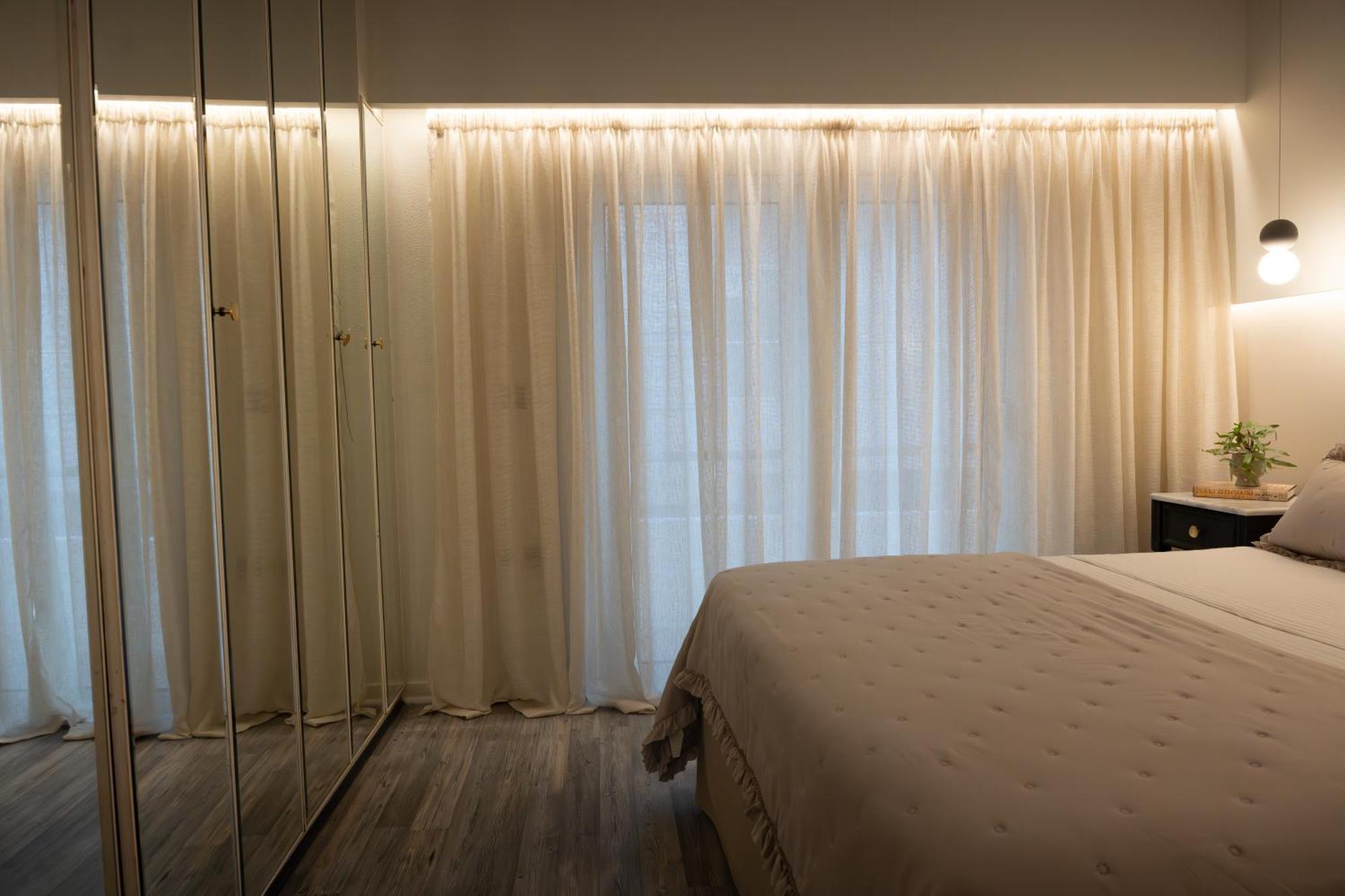 Ixia Home