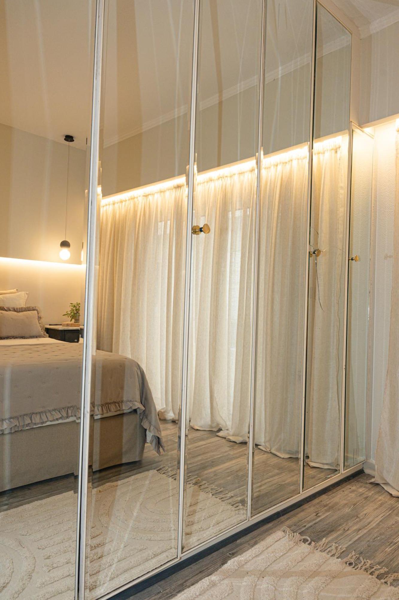 Ixia Home