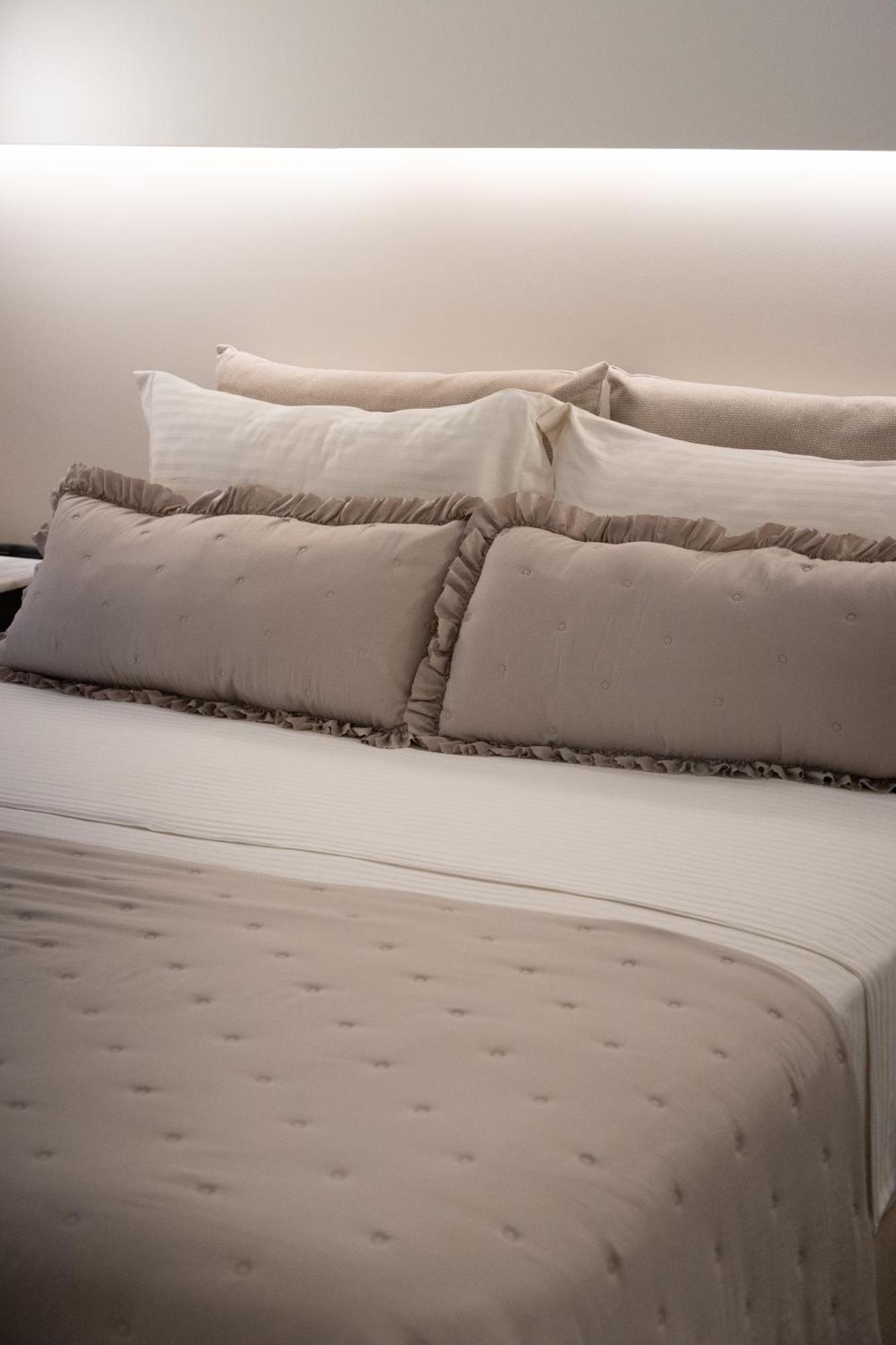 Ixia Home *