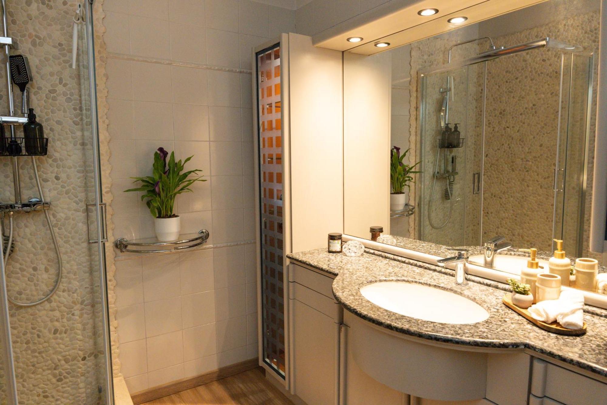 Ixia Home Apartment